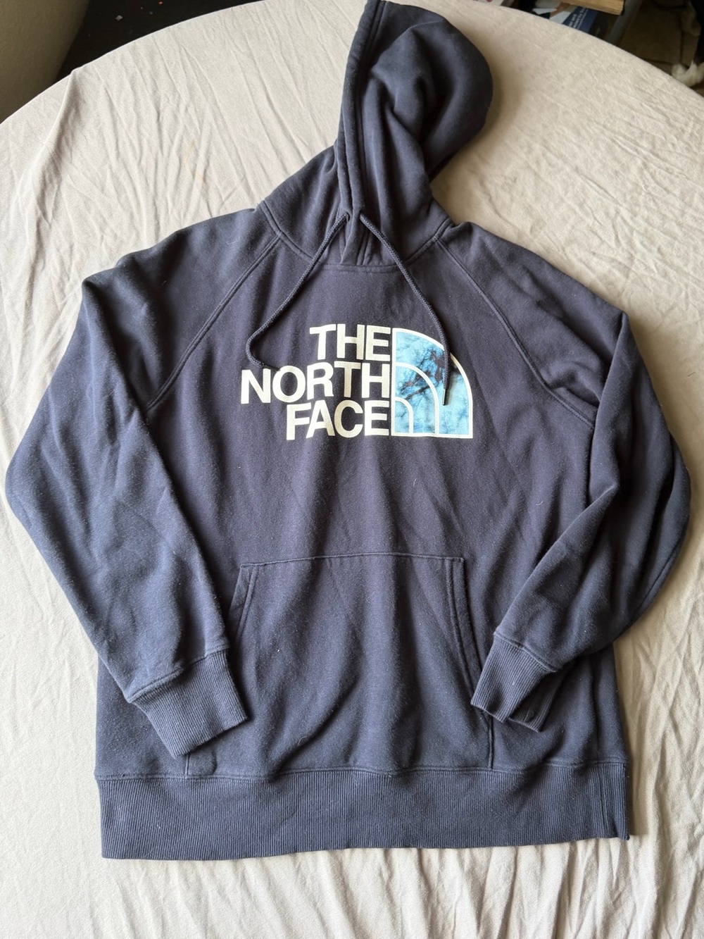 The North Face women’s Dark Navy Logo Pullover Hoodie